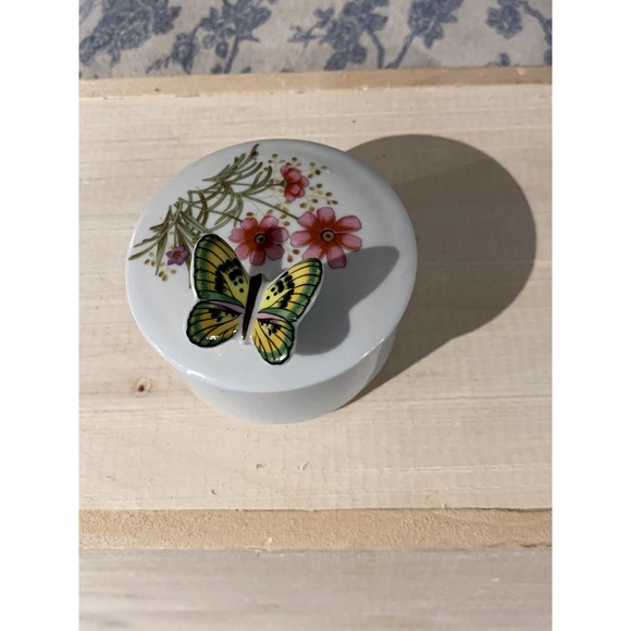 Japanese Butterfly Trinket Box - Picture 2 of 5